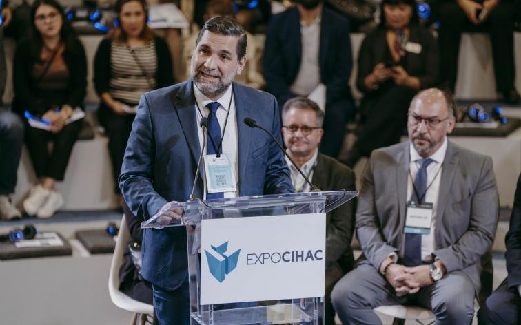 ¿Cuáles son los fundamentos en los que basan su optimismo los constructores hacia el futuro?